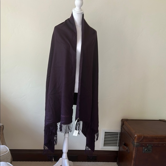 Burberry Blackcurrant Cashmere Travel Wrap with Fringe Accents. NWT - Picture 1 of 9